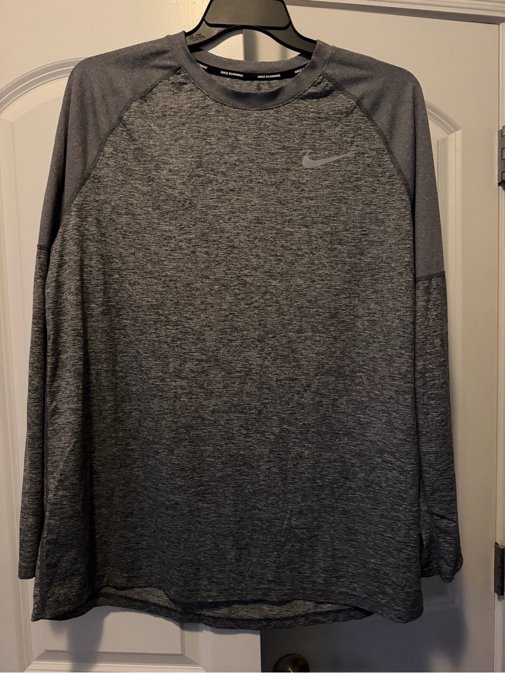 Nike Men’s Long-Sleeve Heathered Gray Athletic Tee